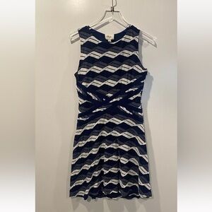 Beige by ECI White Blue Wavy Knit Dress Womens Size 10 (1483)